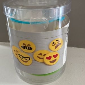 Emoji cookie cutter set